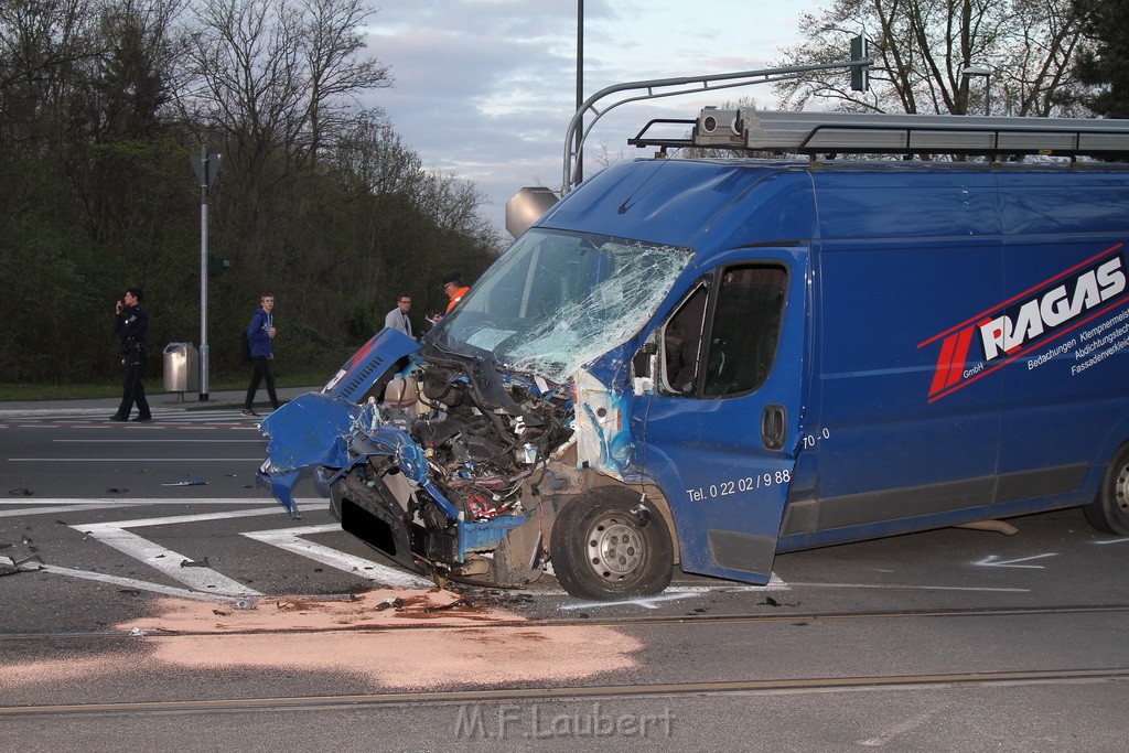 VU Kleintransporter KVB Bahn Koeln Ossendorf Westendstr JK P02.JPG